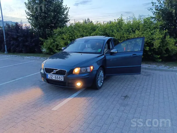Pārdod. 2.4 dīzelis D5.132 kw. Automāts. 2006 gada. Auto nau no salona. Prie