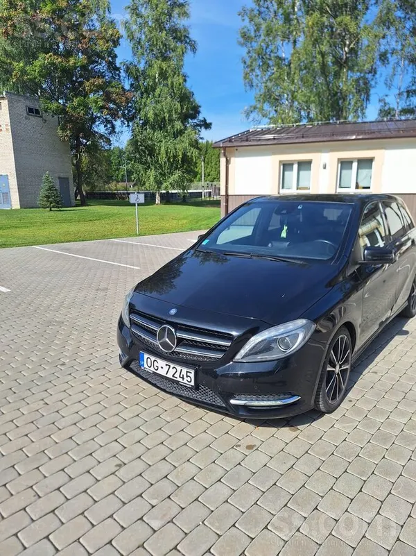 Mercedes Pārdodu vai mainu vizuāli un tehniski teicamā stāv