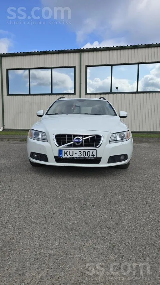 Pārdodu Volvo V70 D5 Awd, jaudīgs un īsts ģimenes auto.
Pārdodu Volvo V7
