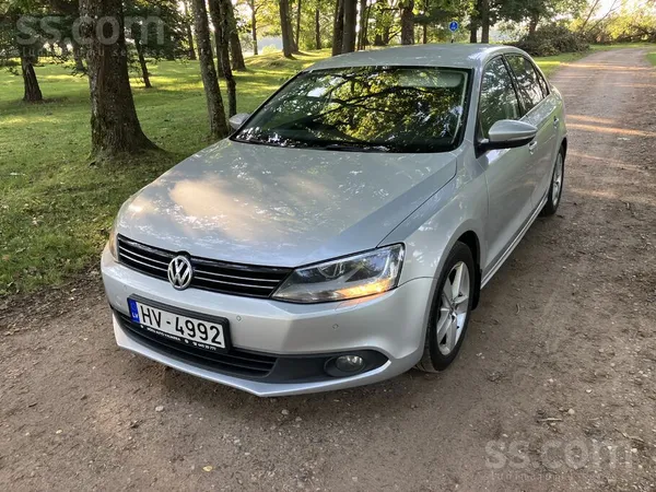 Volkswagen Jetta - 1