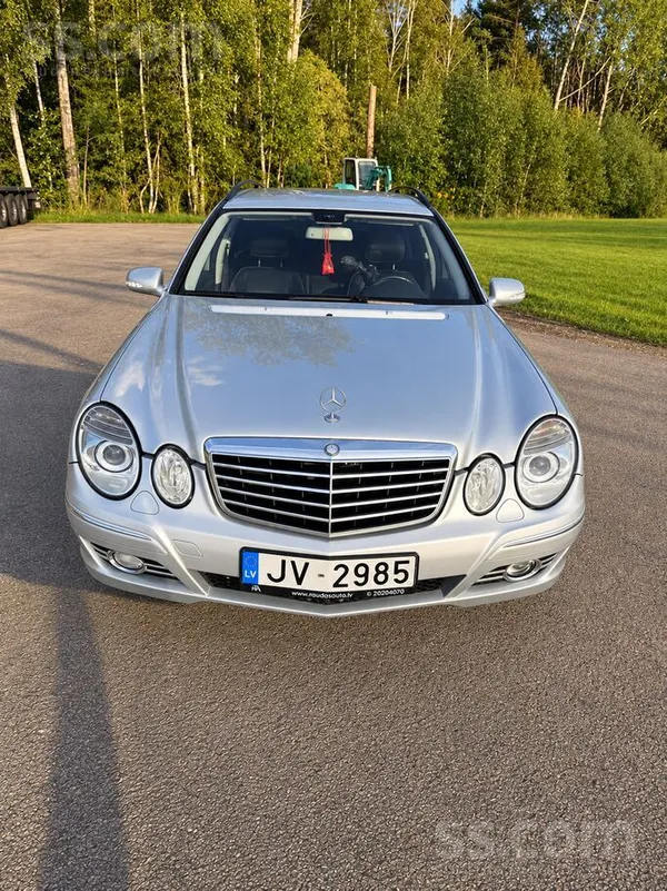Mercedes E320 - 1