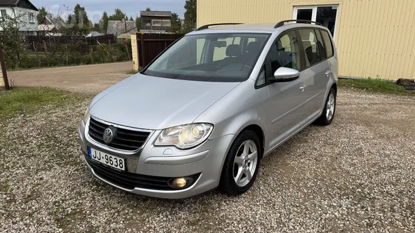 Volkswagen Touran - 1