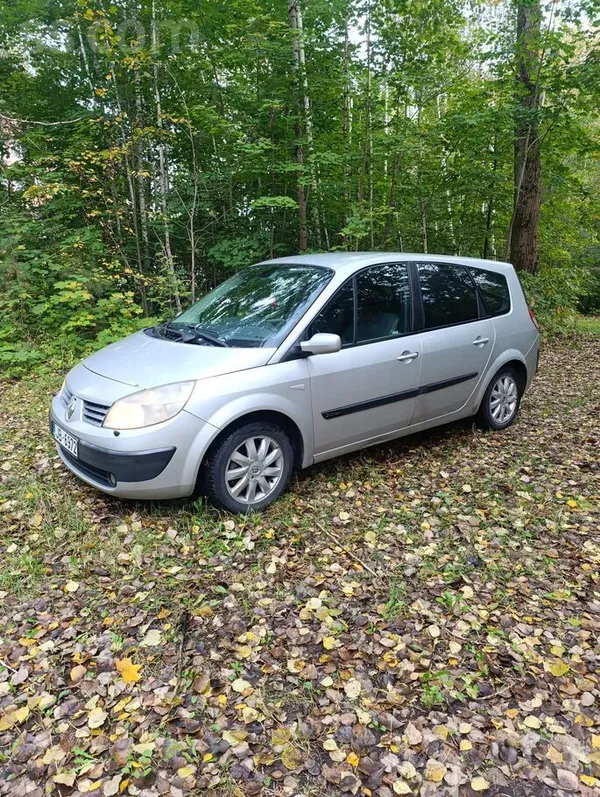 Renault Продаётся хороший семейный автомобиль .