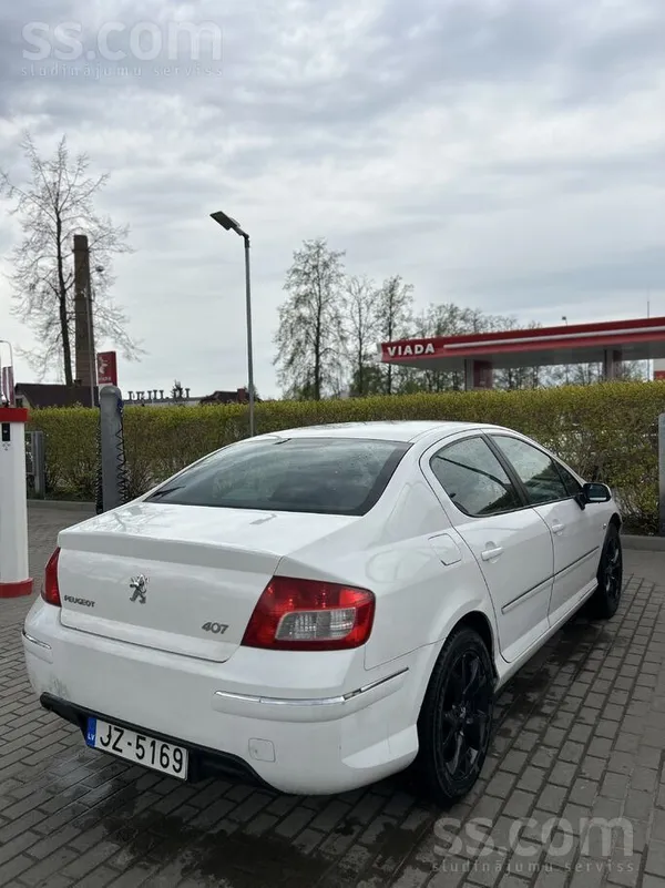 Peugeot 407