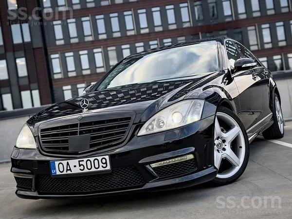 Mercedes Amg-Paka. 