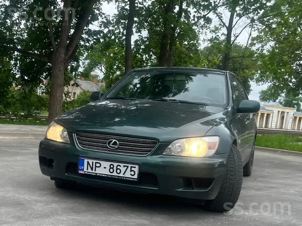 Lexus IS