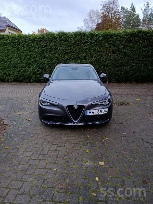 Продаётся очень аккуратная и отлично оснащённая Alfa Romeo Giulia с дизельны