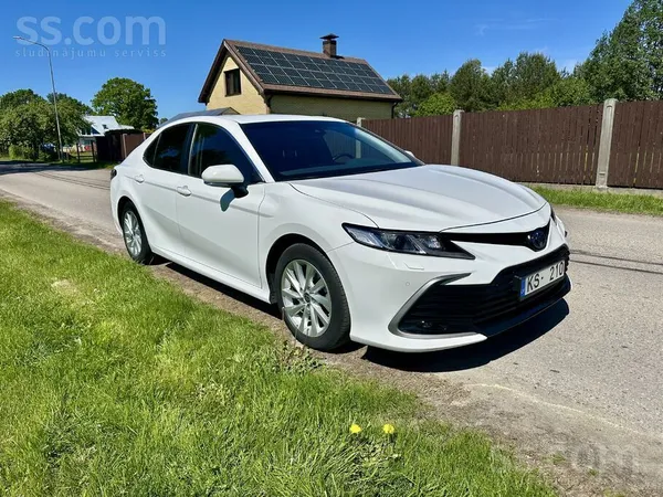Toyota Camry - 1