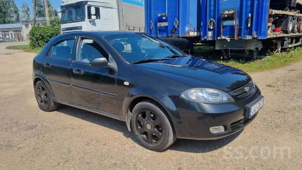 Chevrolet Lēta uzturēšanā ar zemu degvielas patēriņu. Mašīna