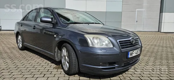 Toyota Sakarā ar lielāka auto iegādi pārdodu Toyota Avens
