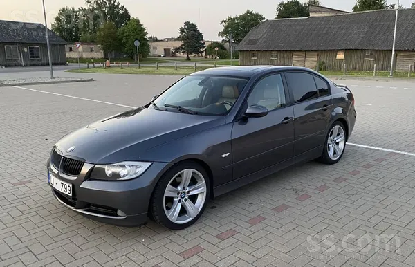Pārdodu BMW e90. Normālā stāvokli. Šo to uz vajadzētu samainīt. Tikko uzlikt