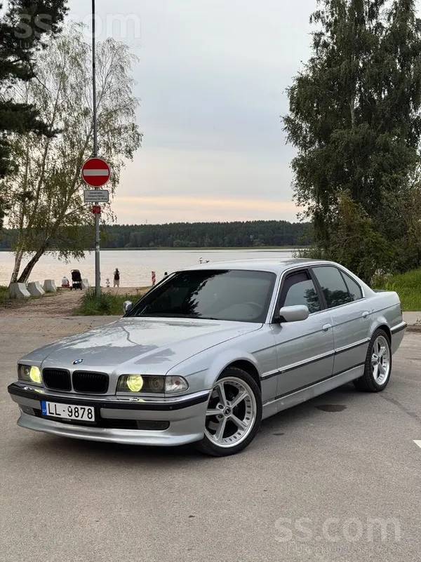 BMW 735