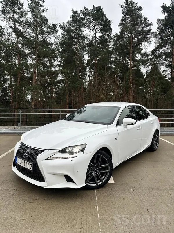 Lexus IS