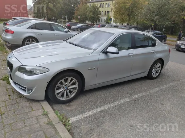 Mašīna labā tehniskā un vizuālā stāvoklī auto ar bagātīgu komplektāciju (360