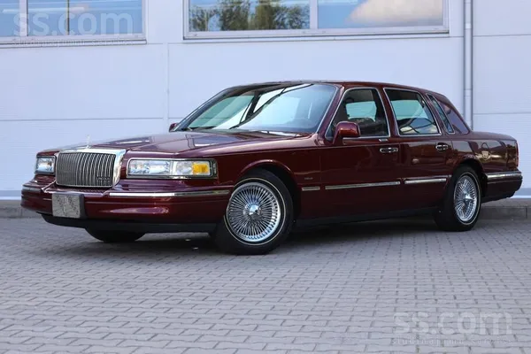 Lincoln Town Car - 1