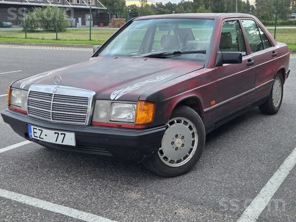 Mercedes Ideāls eksemplārs, lai izceltos jauno auto vidū ar