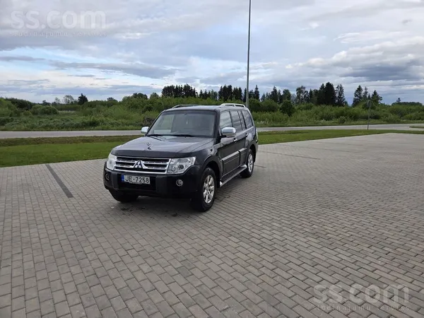 Mitsubishi Pārdod labu Pajero.
