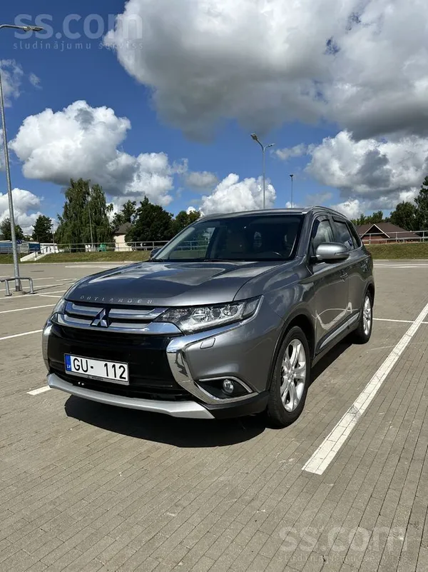 Mitsubishi Pārdošanā kopts Mitsubishi Outlander 2016. Ļoti la