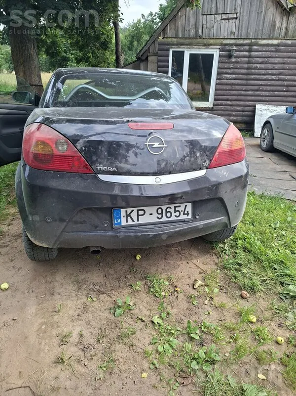 Pārdodu kabrioletu ar jaunu skati un nomaksātu nodokli . pārdodu sakarā ar t
