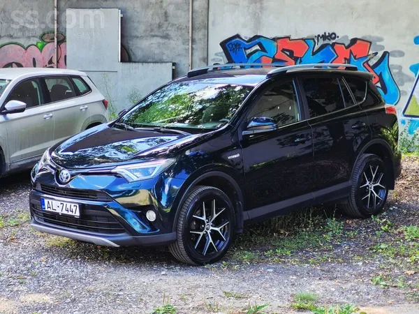 Toyota Продаю надежный и ухоженный Toyota Rav4 Hybrid в к