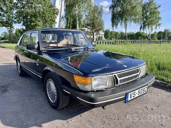Saab 900