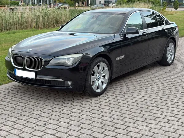 BMW 730
