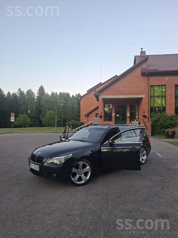 BMW 525