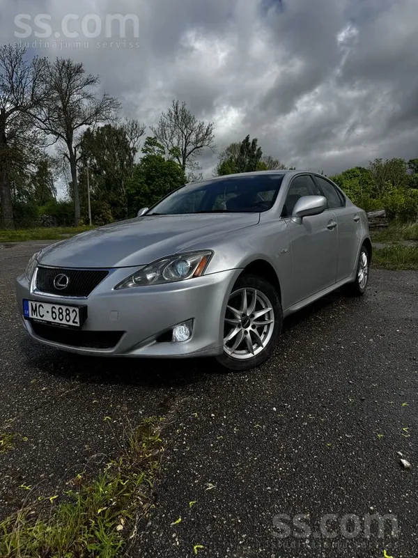 Lexus IS