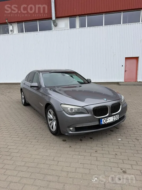BMW 730