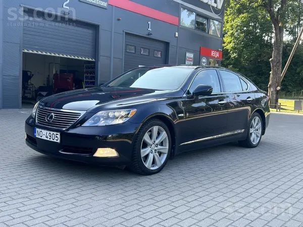 Lexus LS