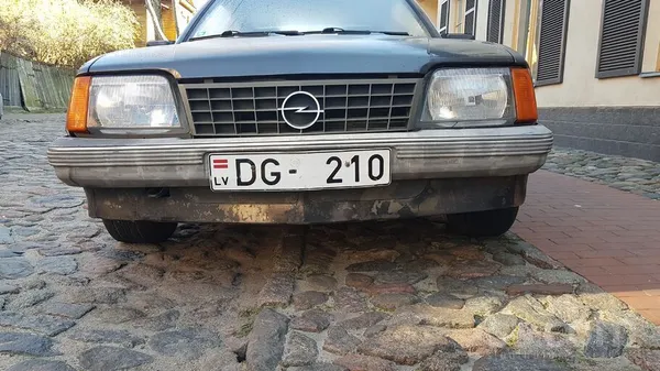Opel Ascona - 1