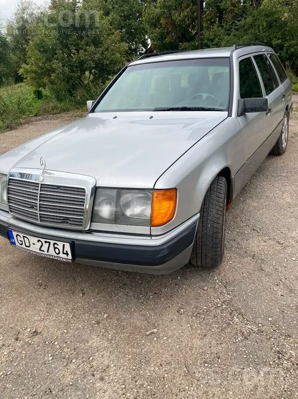 Mercedes Pārdod labu ģimenes auto. Vairāk informācijas pa t