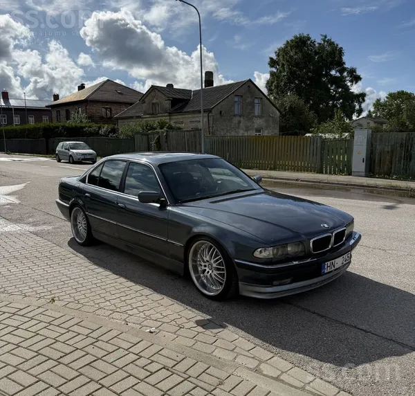 BMW 730