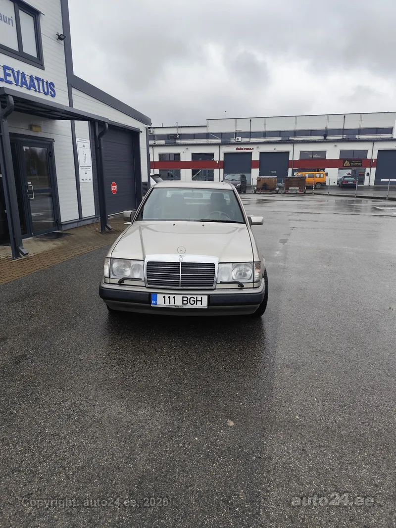 Mercedes-Benz E 260 - 1