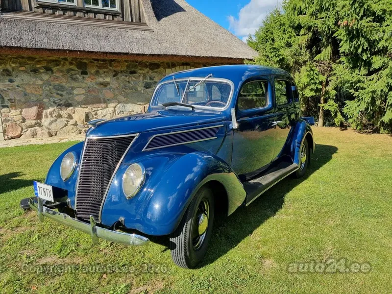 Ford Fordor Sedan V8 - 1