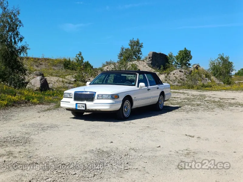 Lincoln Lincoln Town Car