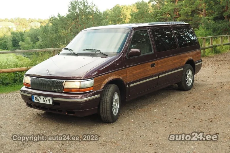 Chrysler Town & Country - 1