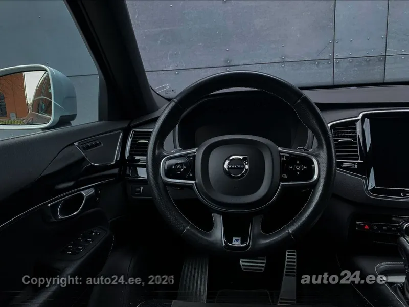 Volvo XC90 - 1