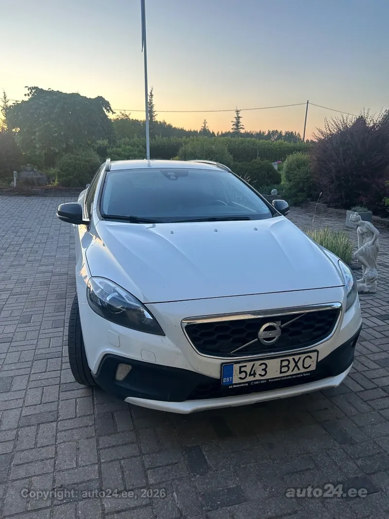Volvo V40 Cross Country - 1