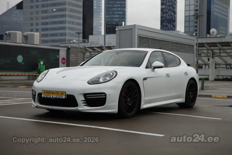 Porsche Panamera - 1