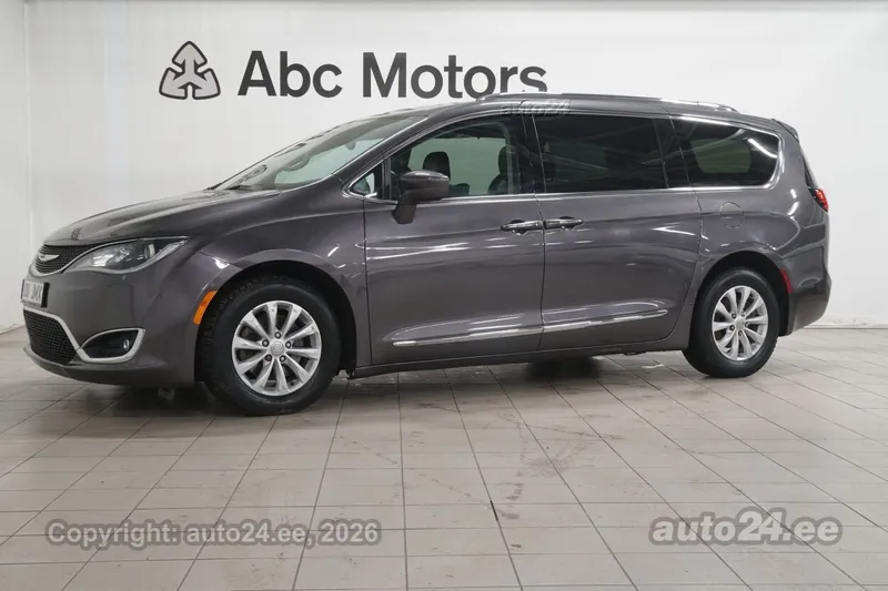 Chrysler Pacifica - 1