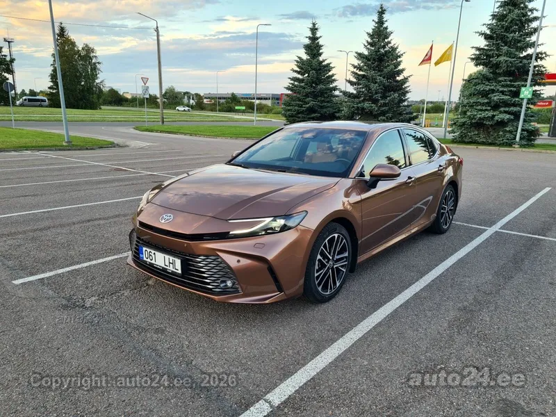 Toyota Camry - 1