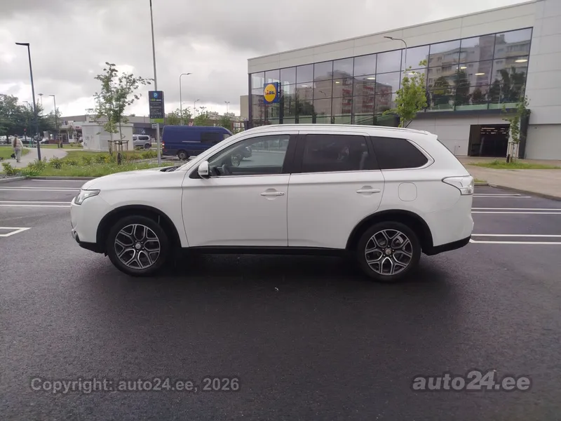 Mitsubishi Outlander - 1