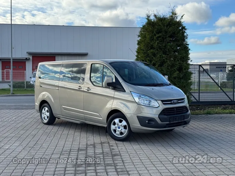 Ford Tourneo Custom - 1