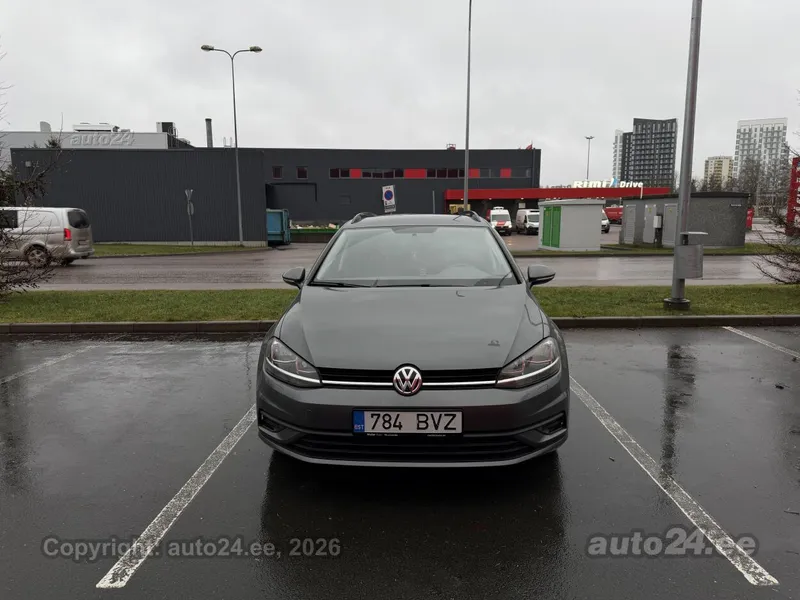Volkswagen Golf - 1