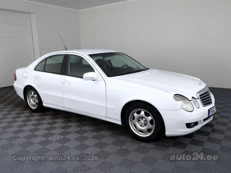 Mercedes-Benz E 200 - 1
