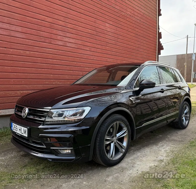 Volkswagen Tiguan - 1