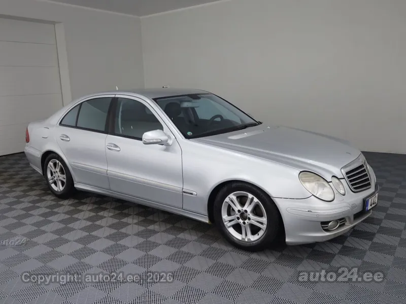 Mercedes-Benz E 220 - 1