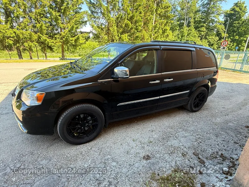 Chrysler Town & Country - 1