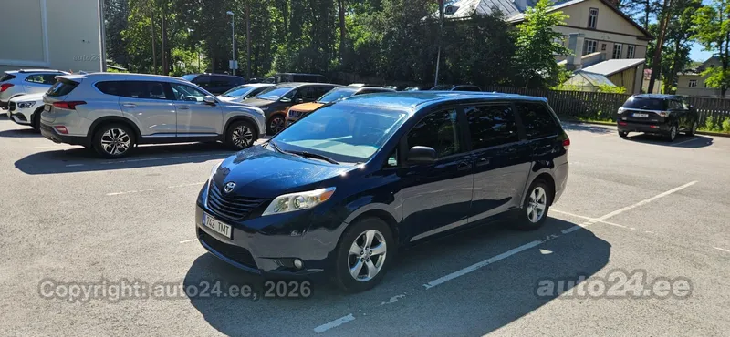 Toyota Sienna - 1